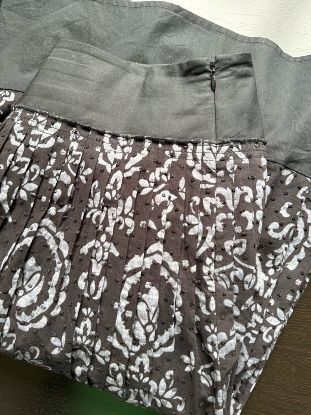 LOFT Black Gray Print Skirt Size 10 Cotton Pleated A-Line Midi - Picture 9 of 10